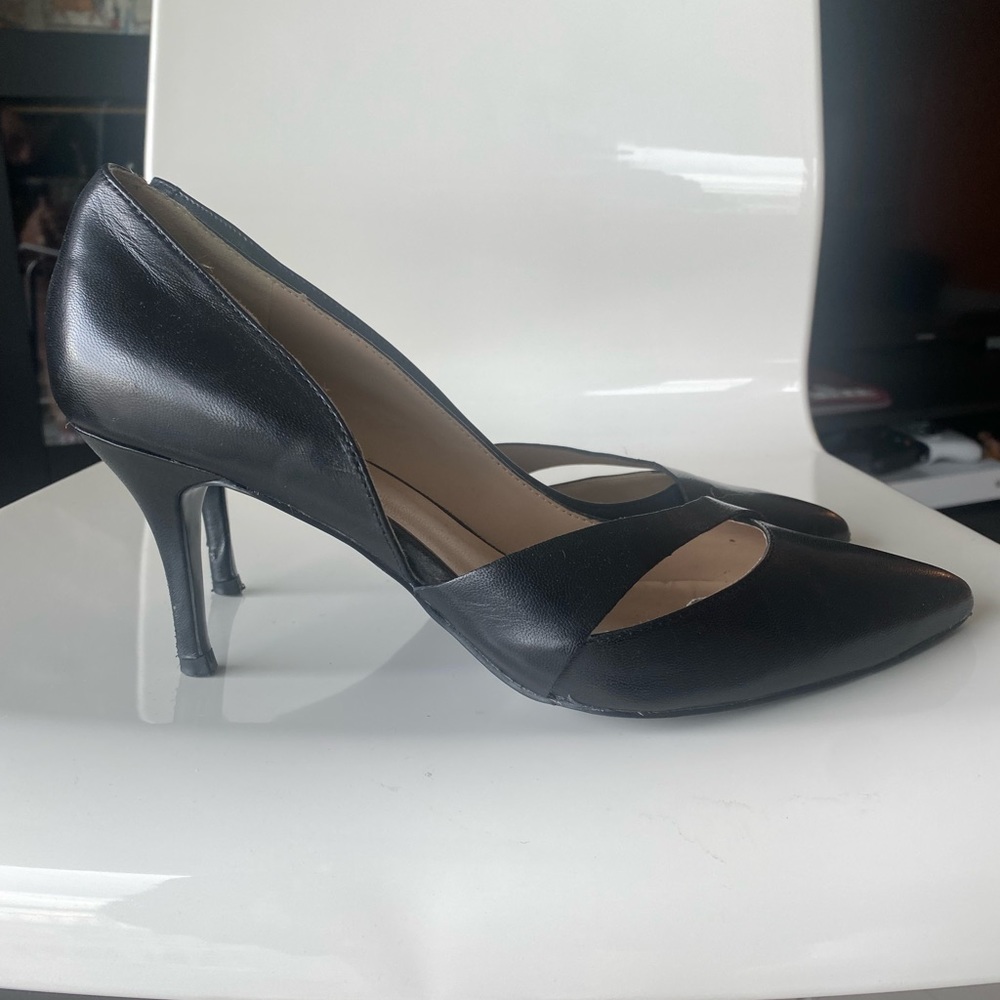 Little black heels for the office or going out 🖤